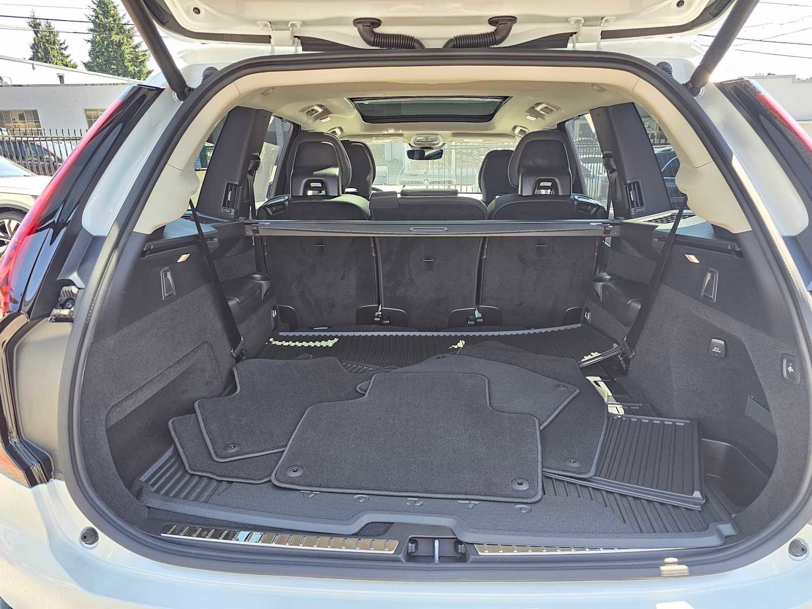 New 2026 Volvo XC90 T8 Ultra w/ Protection Package image 16
