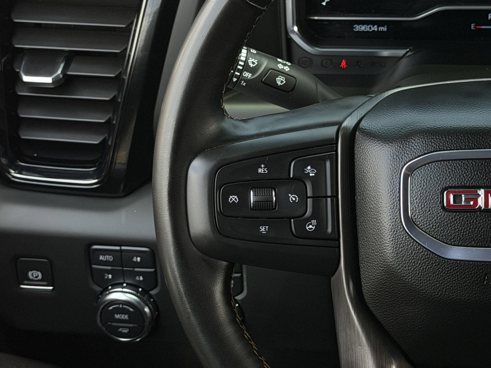 Used 2025 GMC Sierra 2500 AT4 w/ AT4 Premium Plus Package AWD/4WD image 18