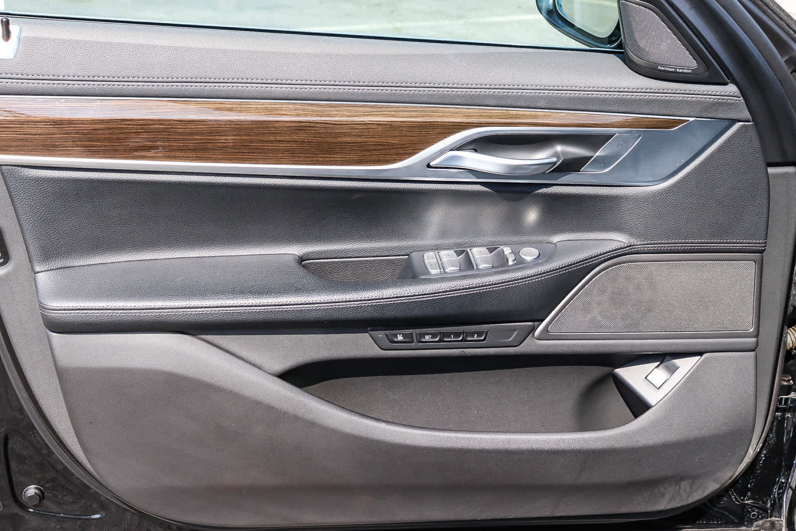 Used 2021 BMW 740i image 26