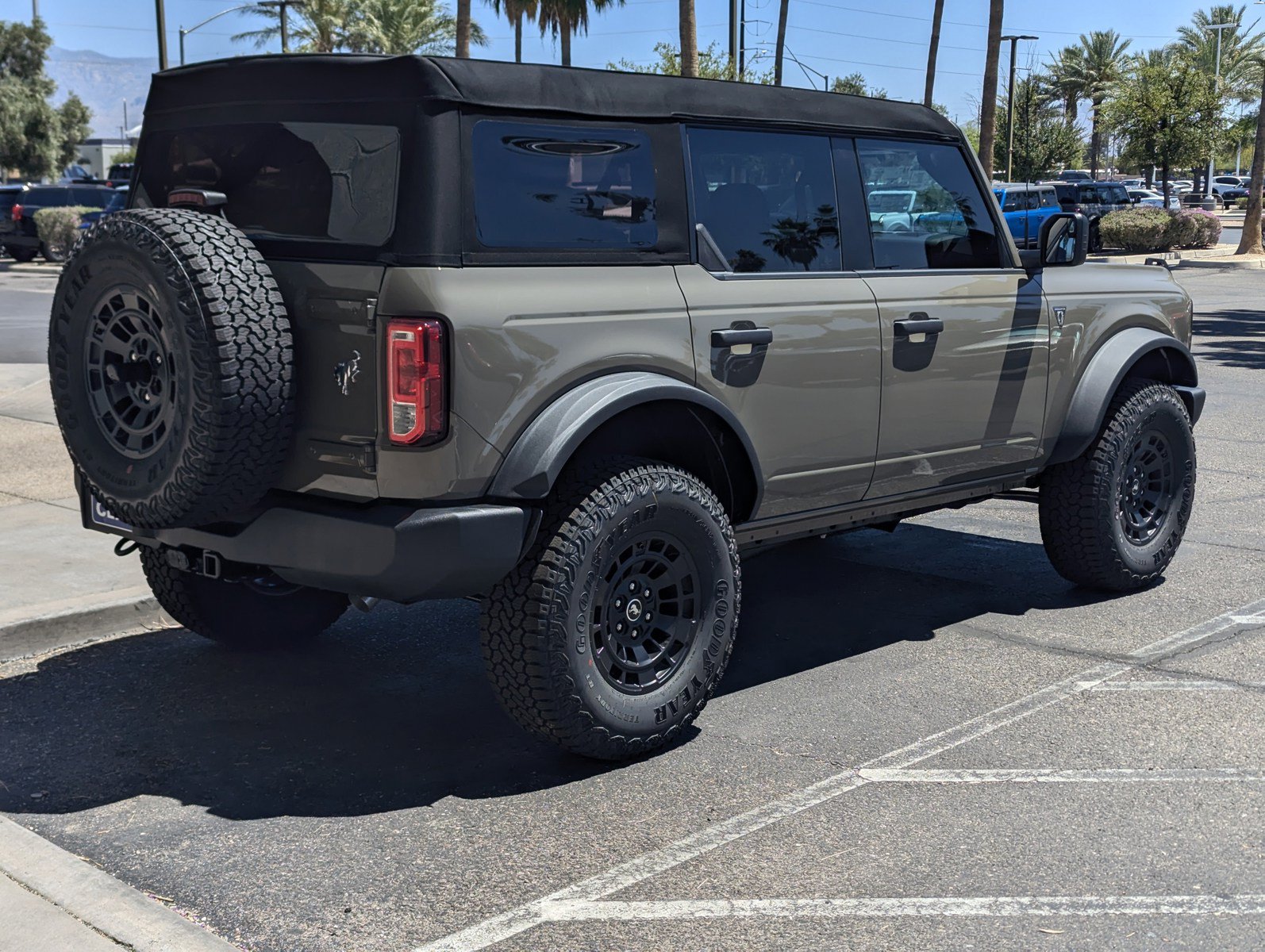 New 2026 Ford Bronco 4-Door w/ Sasquatch Package AWD/4WD image 2