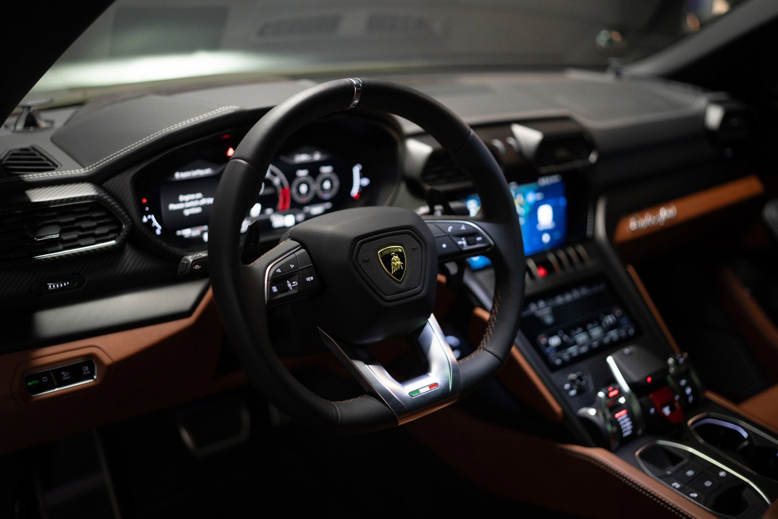 Used 2023 Lamborghini Urus S image 8