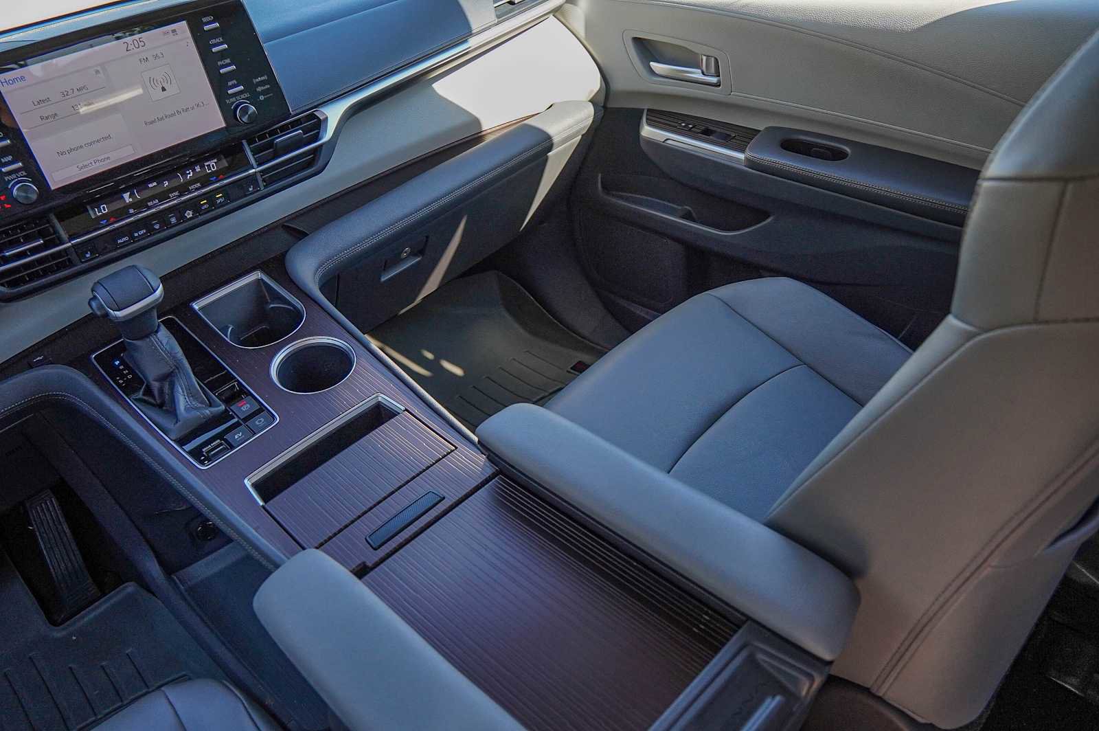 Used 2021 Toyota Sienna XLE image 26