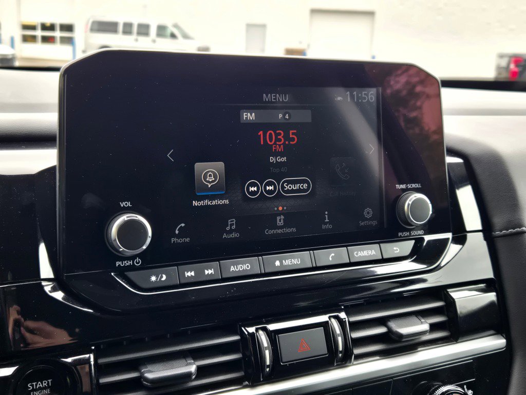 Used 2025 Nissan Pathfinder SV FWD image 27