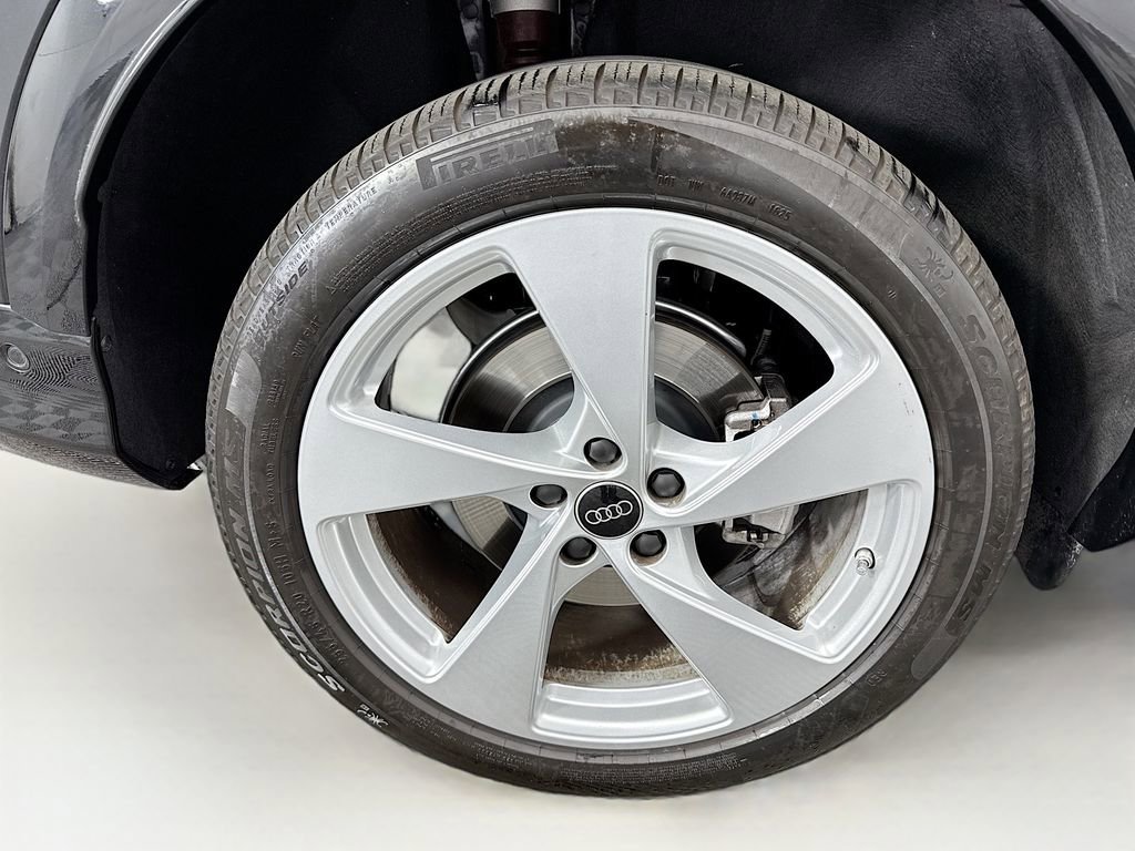 Used 2025 Audi Q5 Premium Plus w/ Premium Plus image 32