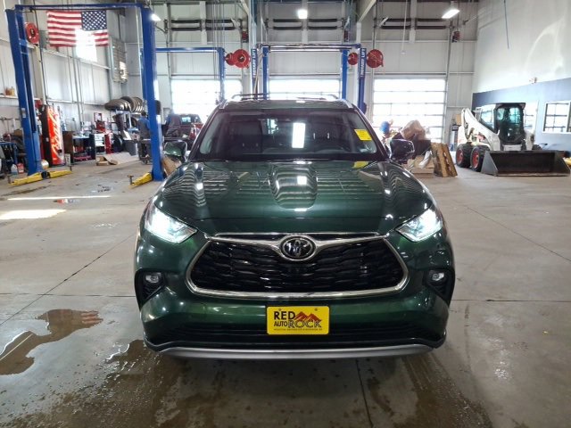 Used 2023 Toyota Highlander Platinum image 2