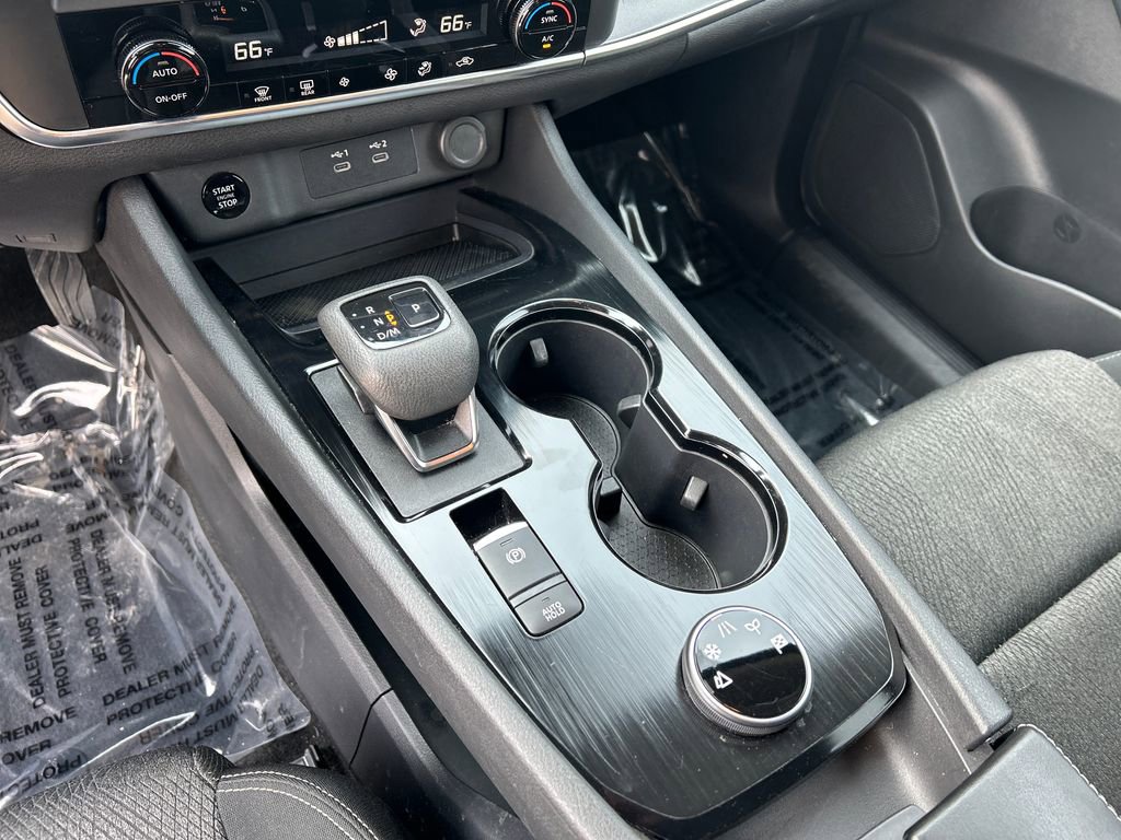 Used 2024 Nissan Rogue SV image 18