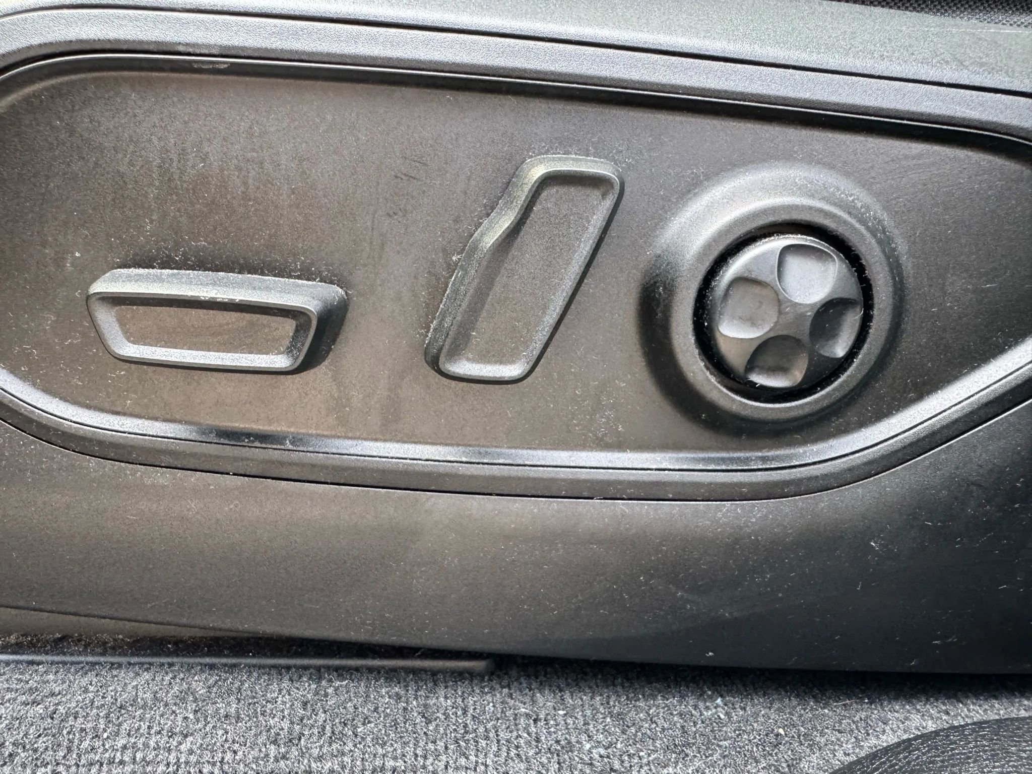 Used 2021 Jeep Grand Cherokee L Limited w/ Luxury Tech Group II image 24