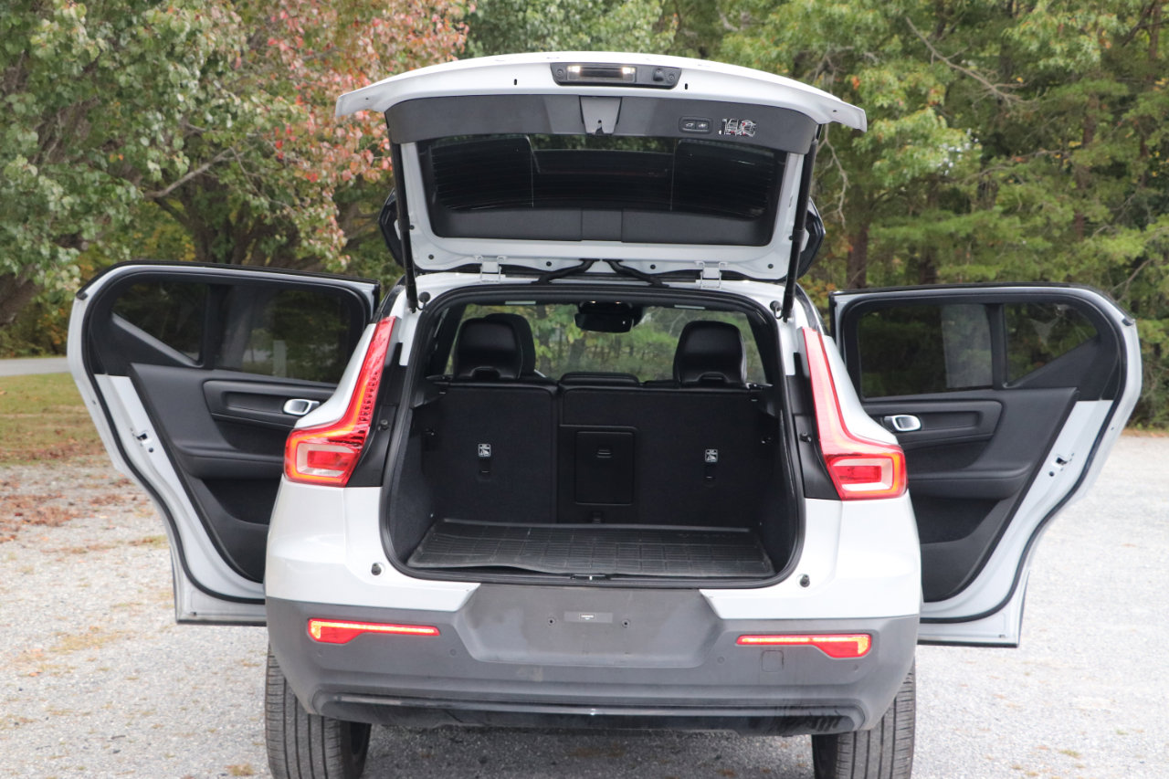 Used 2021 Volvo XC40 T5 R-Design w/ Advanced Package image 5