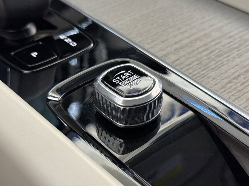 Certified 2023 Volvo XC60 B5 Plus w/ Climate Package AWD/4WD image 22