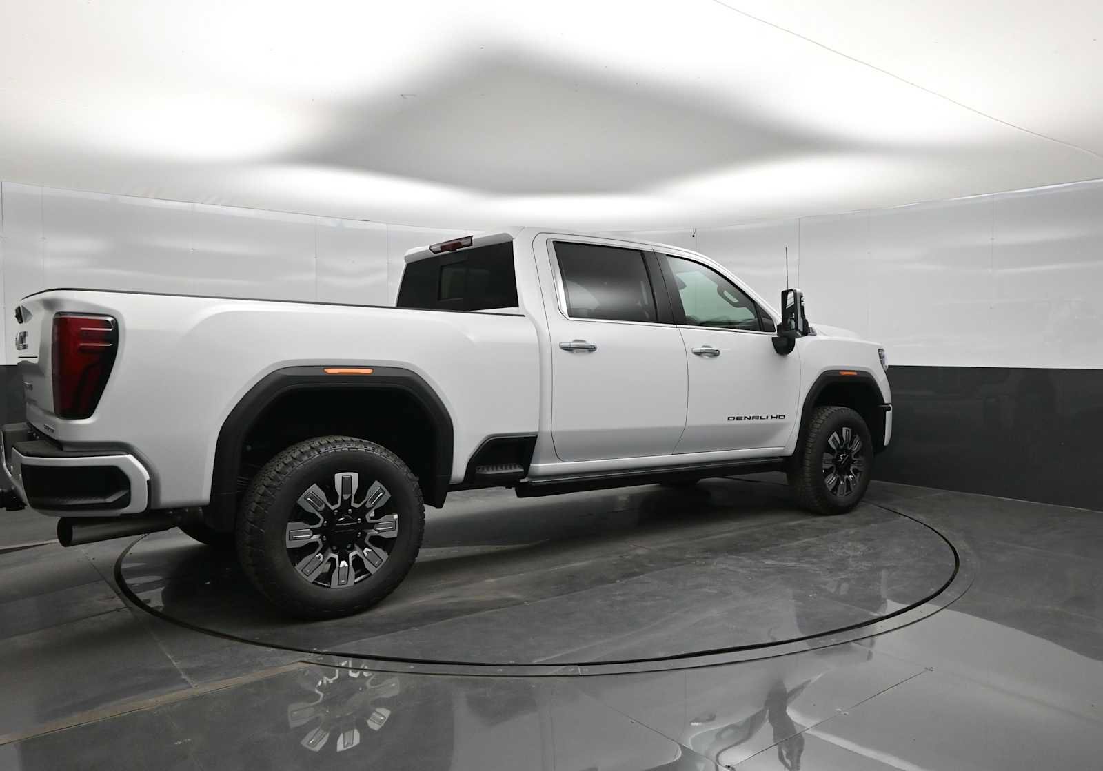 New 2026 GMC Sierra 2500 Denali w/ Denali Reserve Package AWD/4WD image 8
