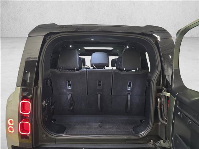 Used 2024 Land Rover Defender 130 X-Dynamic SE AWD/4WD image 12