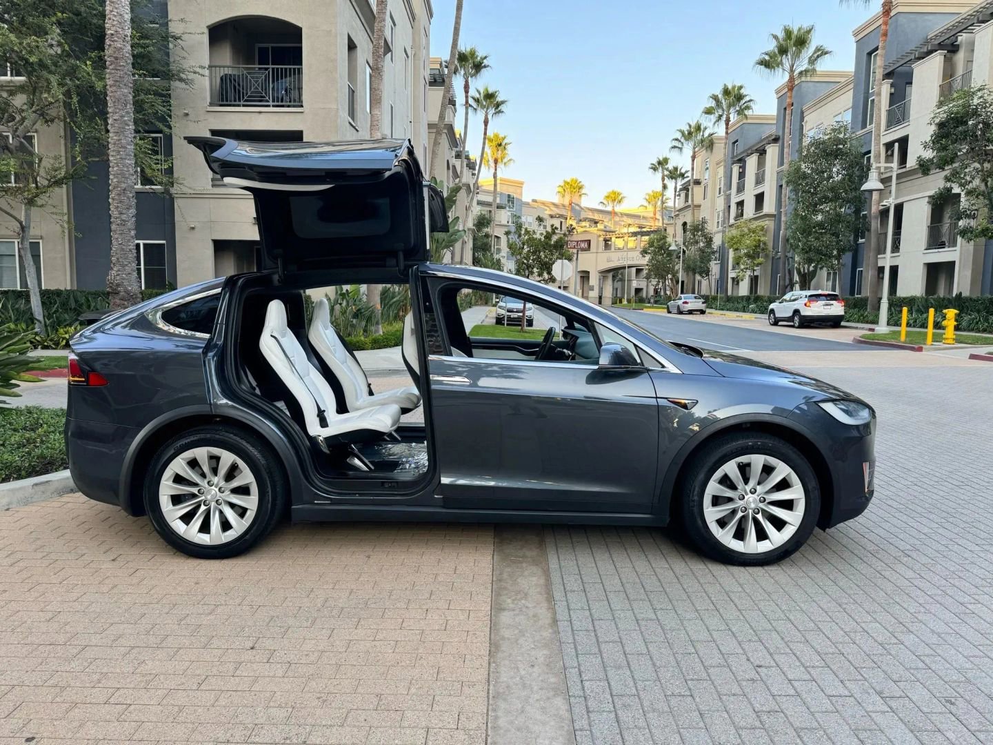 Used 2017 Tesla Model X 100D image 7