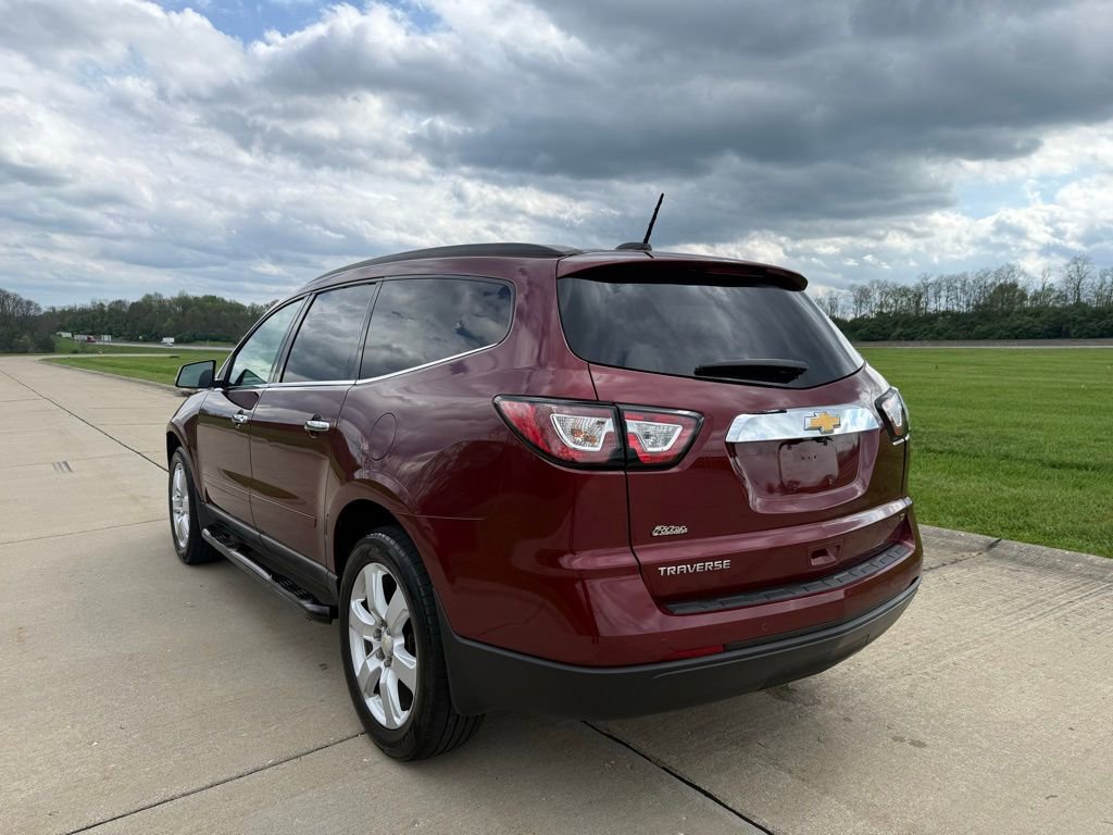 Used 2017 Chevrolet Traverse LT w/ Style and Technology Package image 7