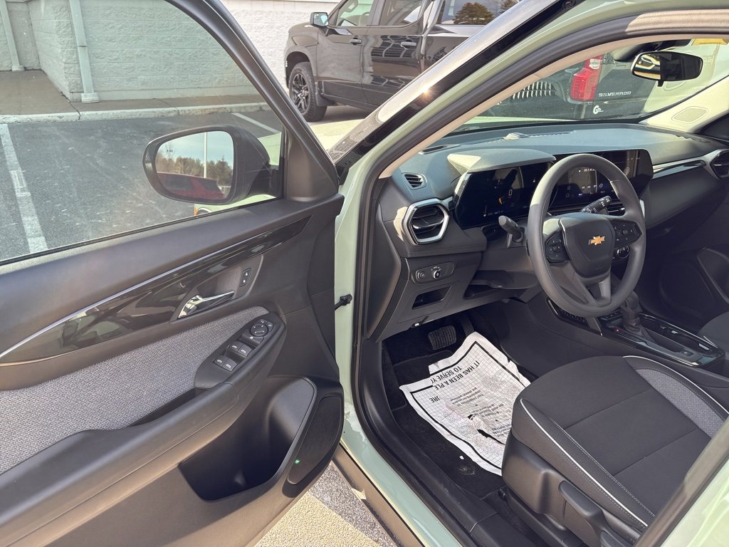 Used 2025 Chevrolet TrailBlazer LS w/ LS Convenience Package image 15