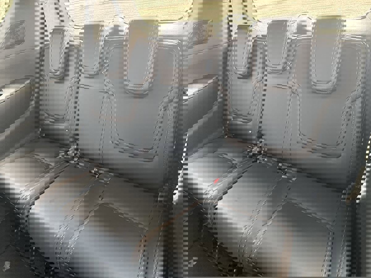 New 2026 Nissan Armada SL w/ Captain's Chari Seat Package image 33