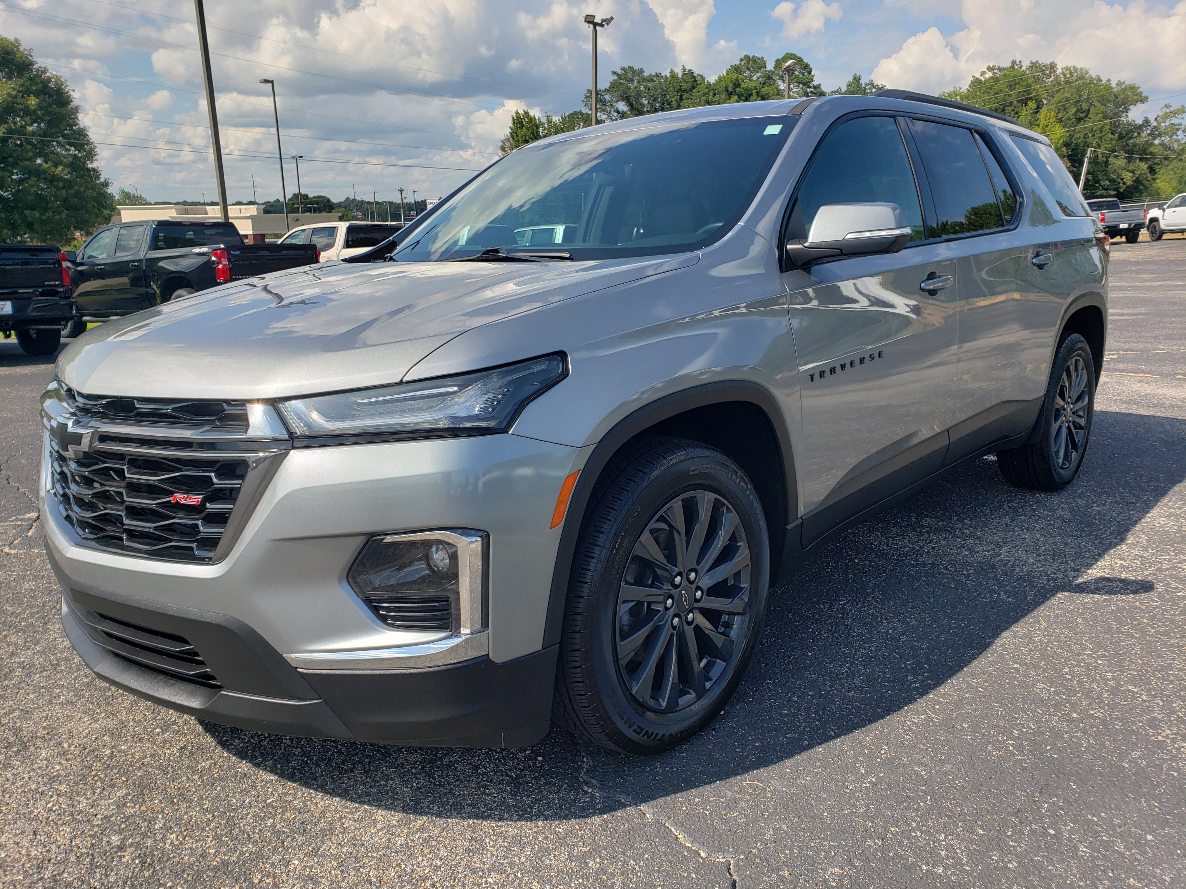 Used 2023 Chevrolet Traverse RS w/ LPO, Floor Liner Package FWD image 2