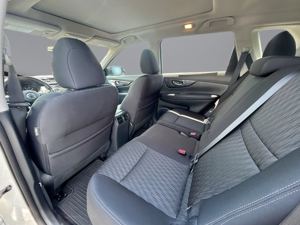 Used 2017 Nissan Rogue SV FWD image 31