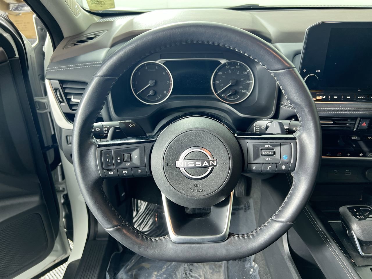 Used 2023 Nissan Rogue SL w/ SL Premium Package image 15