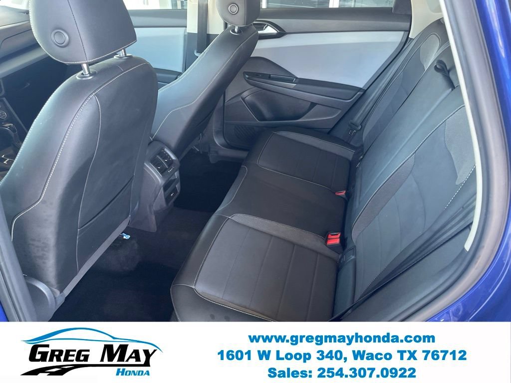 Used 2022 Volkswagen Taos SE w/ Panoramic Sunroof Package FWD image 28