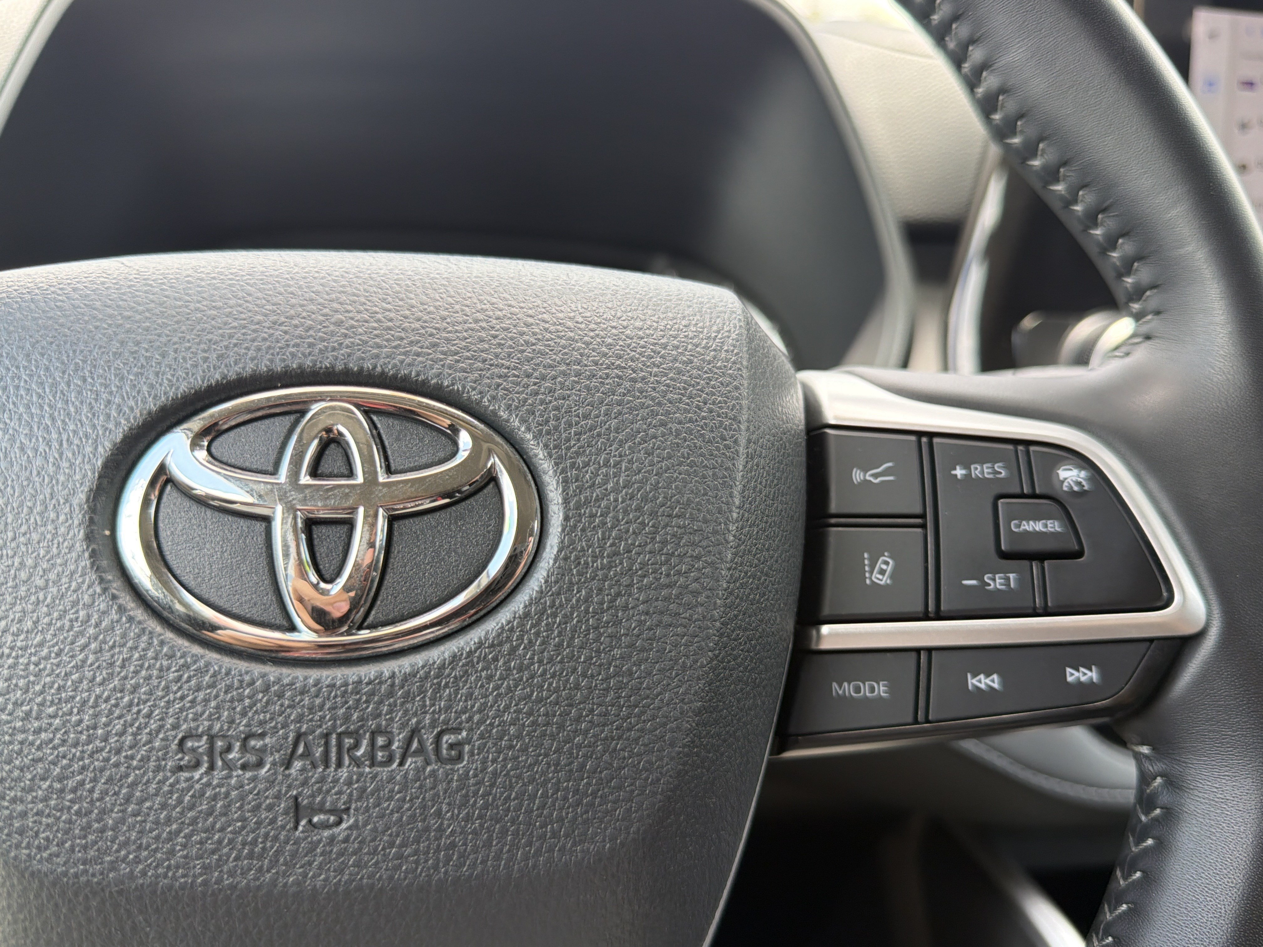 Certified 2025 Toyota Highlander LE FWD image 11
