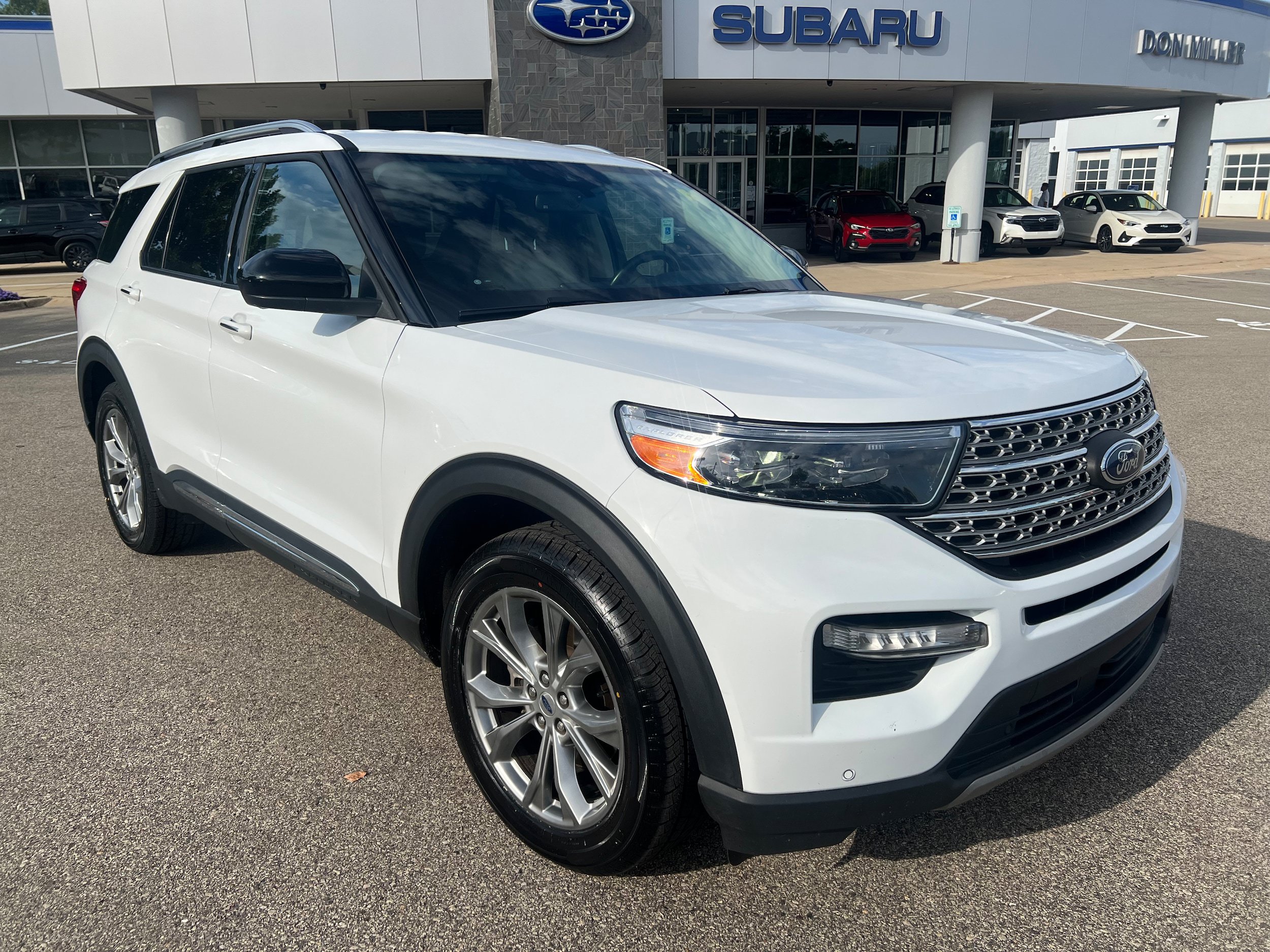 Used 2022 Ford Explorer Limited RWD image 1