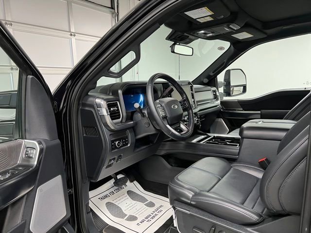 Used 2025 Ford F450 Platinum w/ FX4 Off-Road Package image 17
