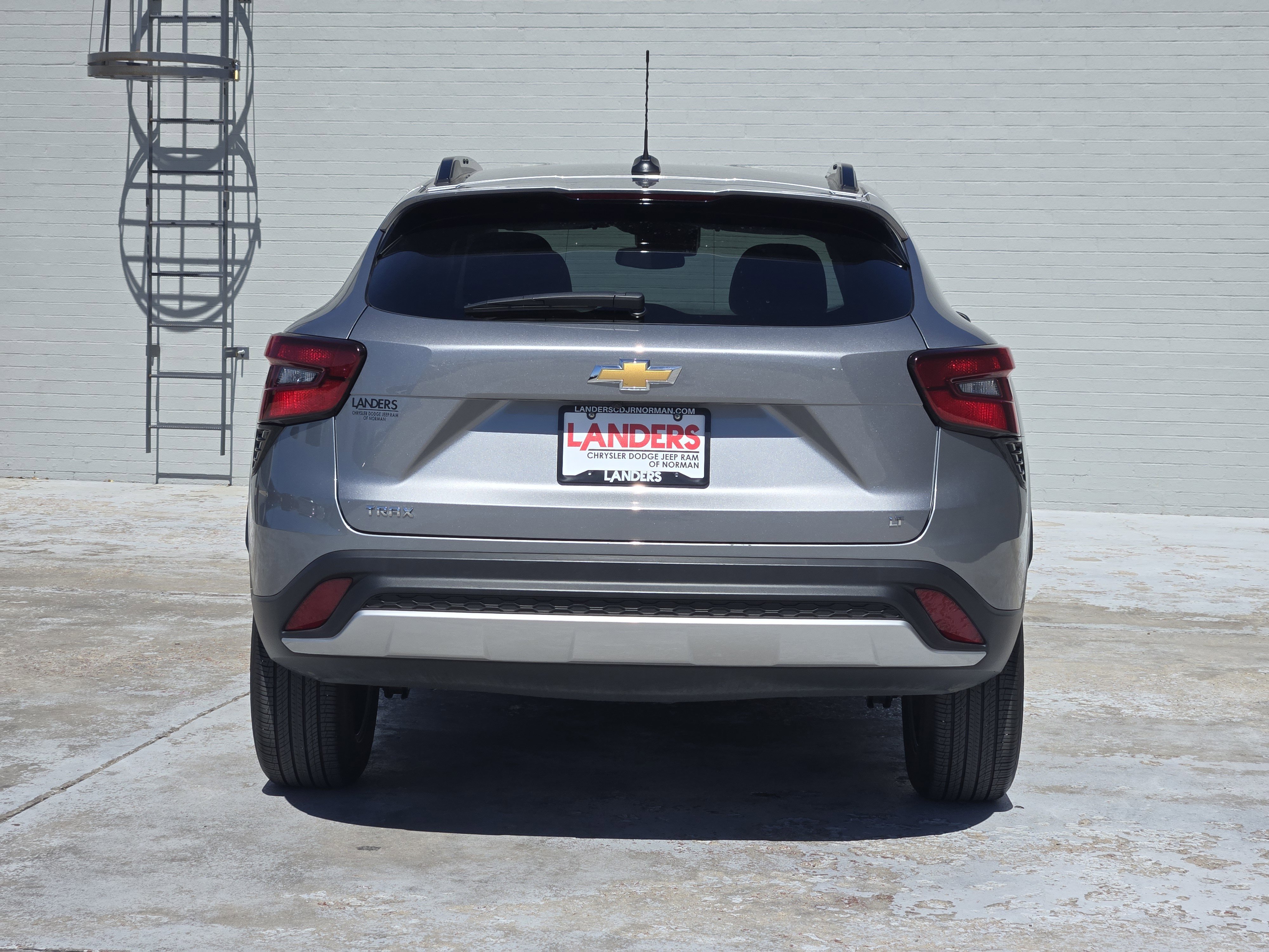 Used 2025 Chevrolet Trax LT w/ LT Convenience Package FWD image 7