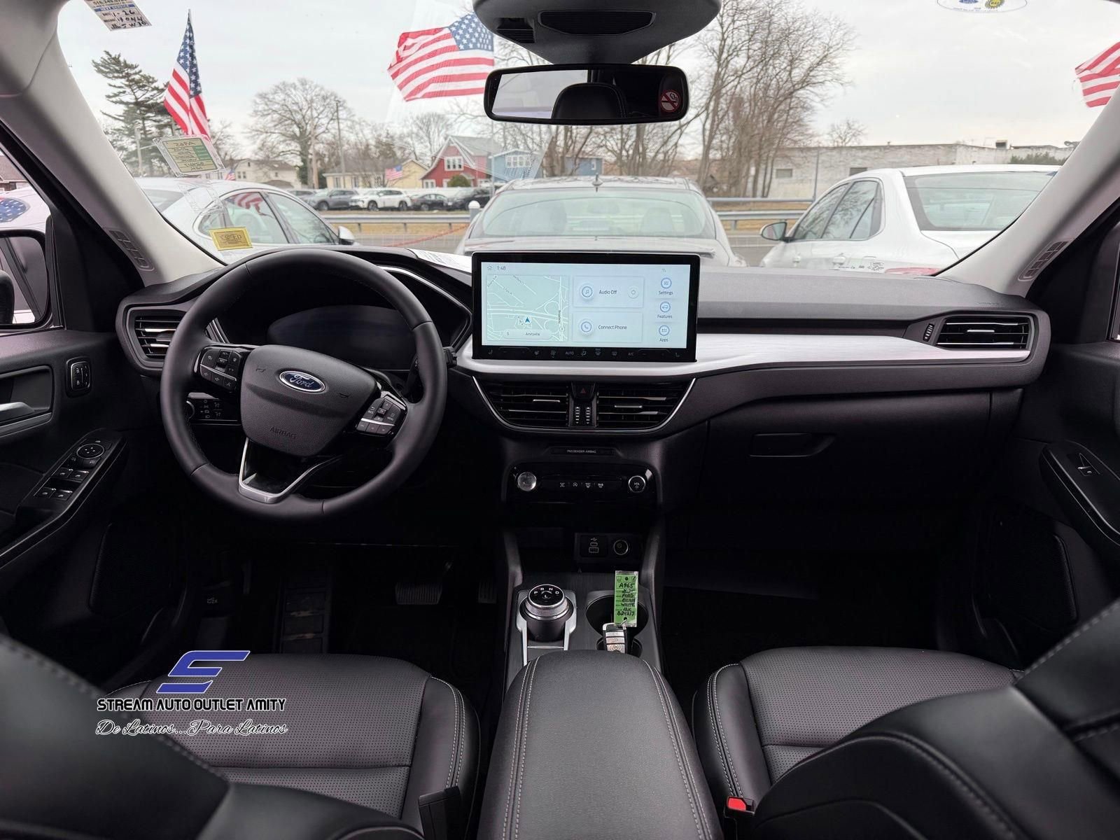 Used 2025 Ford Escape Platinum image 18