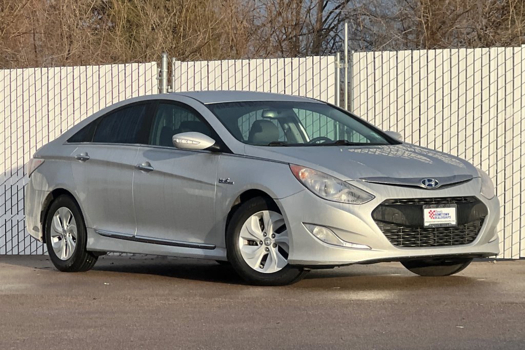 Used 2013 Hyundai Sonata Hybrid image 2