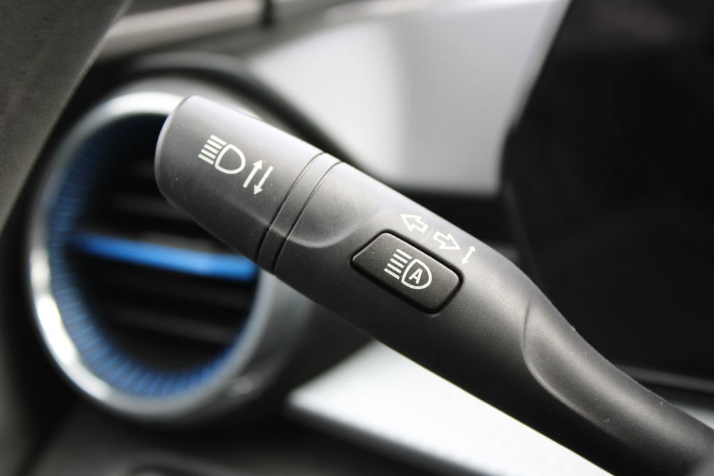 Used 2025 Chevrolet Trax LT image 34