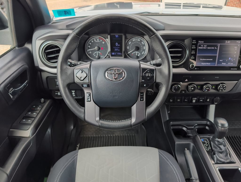 Used 2020 Toyota Tacoma TRD Off-Road w/ Technology Package AWD/4WD image 17