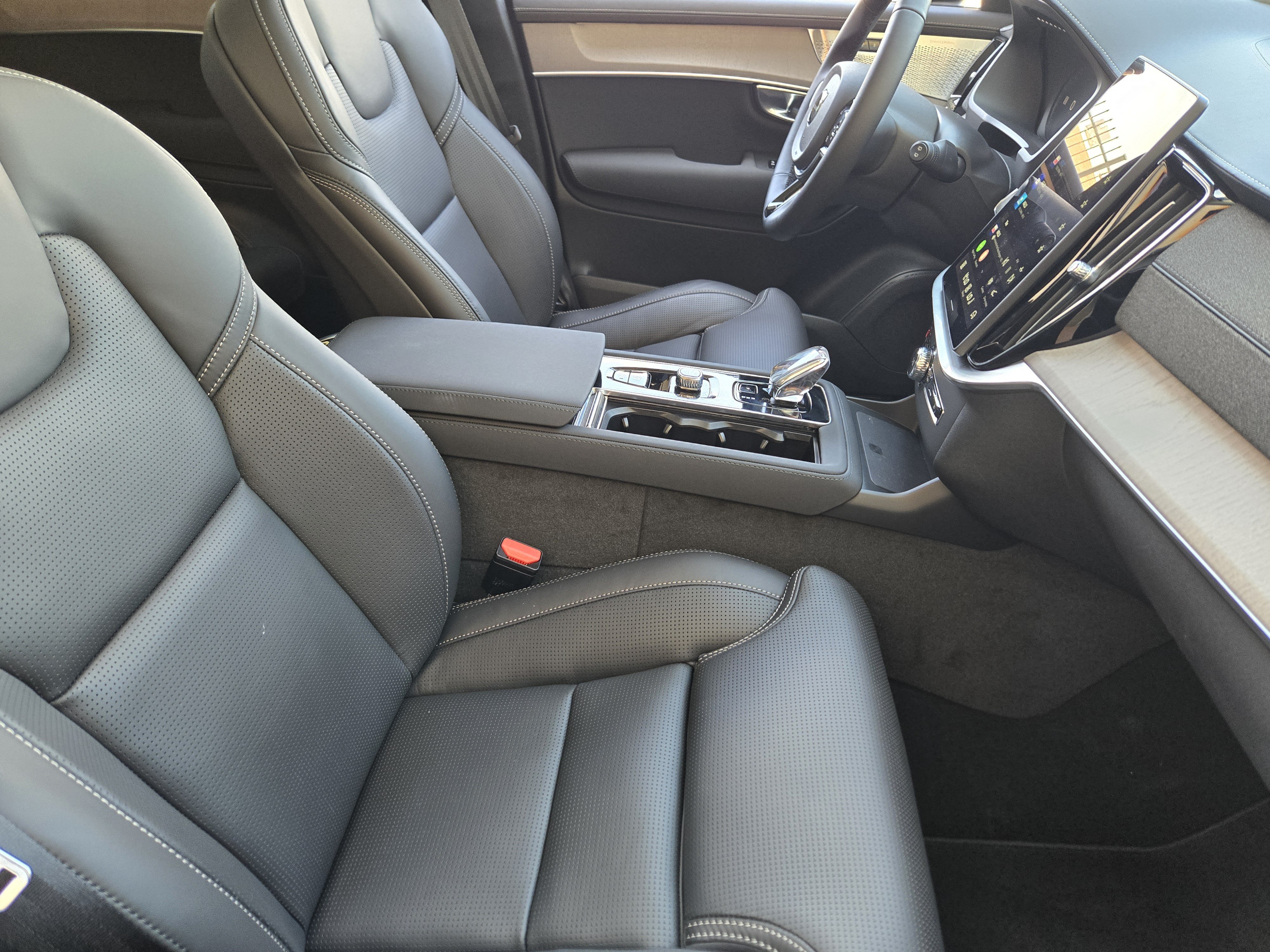 New 2026 Volvo XC90 T8 Ultra w/ Lounge Package AWD/4WD image 11