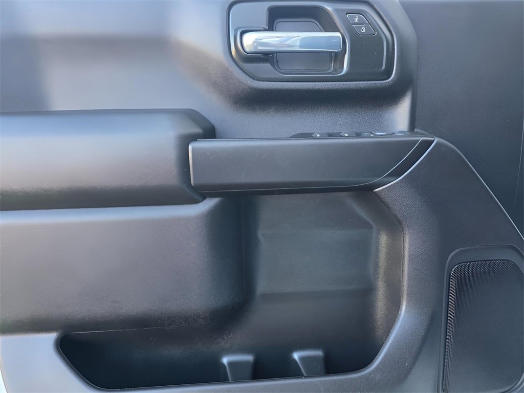 Used 2025 Chevrolet Silverado 2500 Custom w/ Custom Value Package image 16