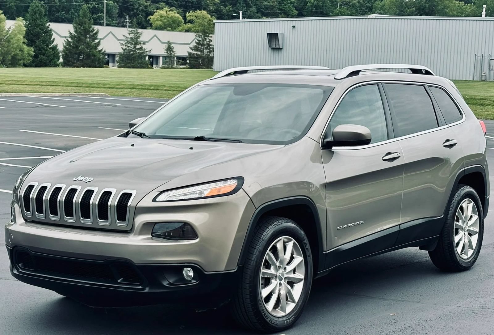Used 2017 Jeep Cherokee Limited w/ Trailer Tow Group AWD/4WD image 7