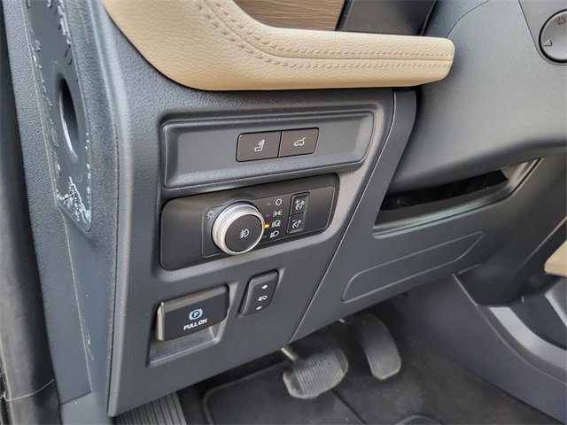 Used 2022 Ford Expedition Limited image 12