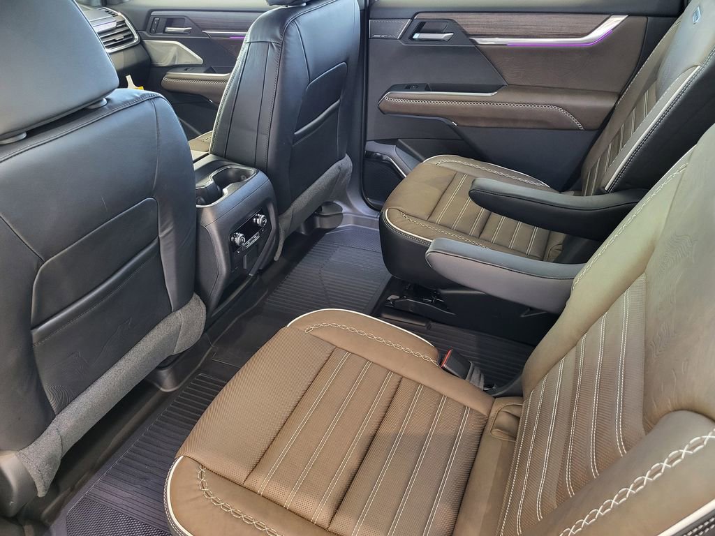New 2026 GMC Acadia Denali Ultimate w/ LPO, Floor Liner Package image 9