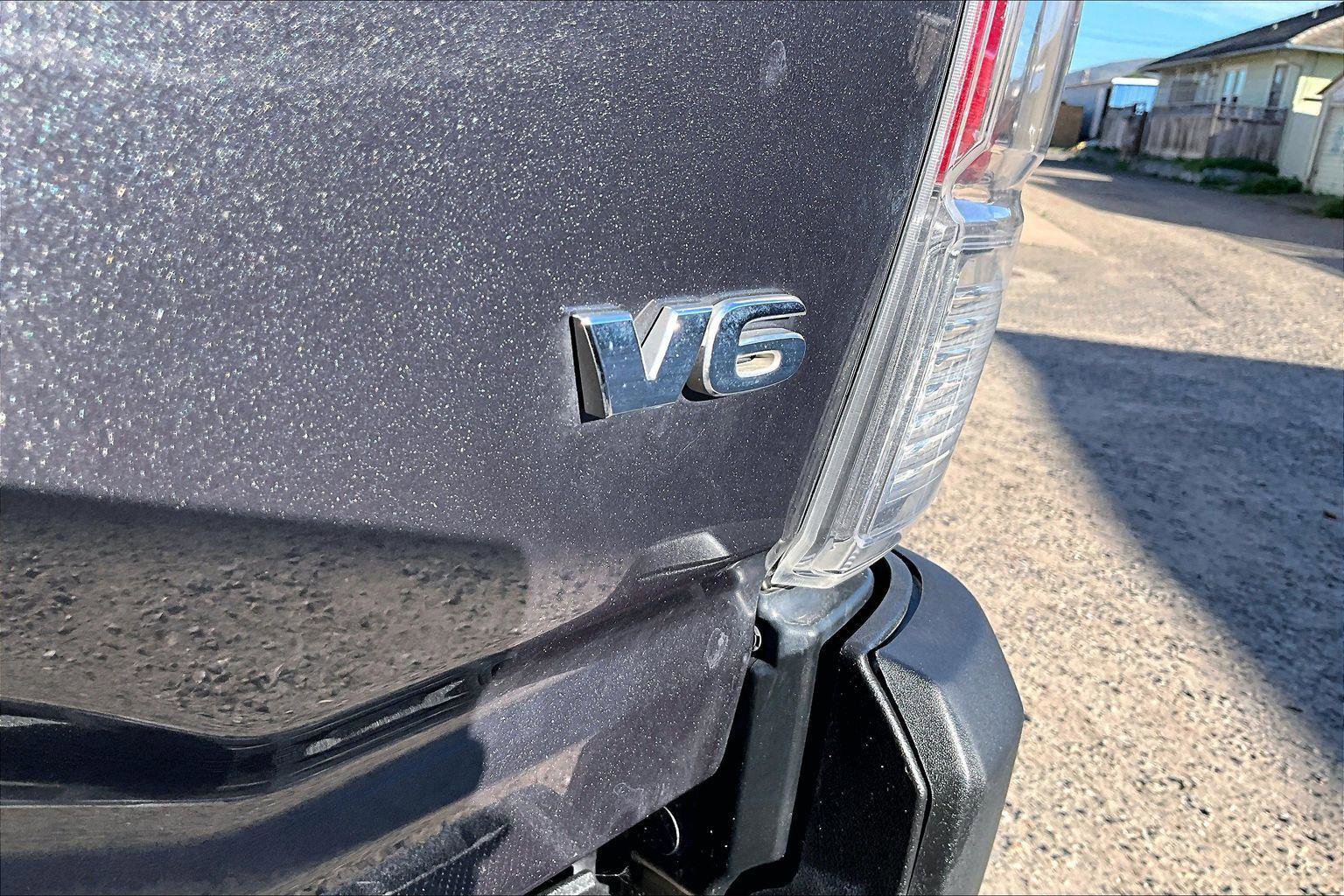 Used 2022 Toyota Tacoma TRD Off-Road image 8