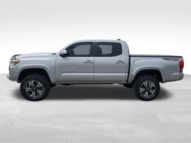 Used 2016 Toyota Tacoma TRD Sport w/ Towing Package AWD/4WD image 8