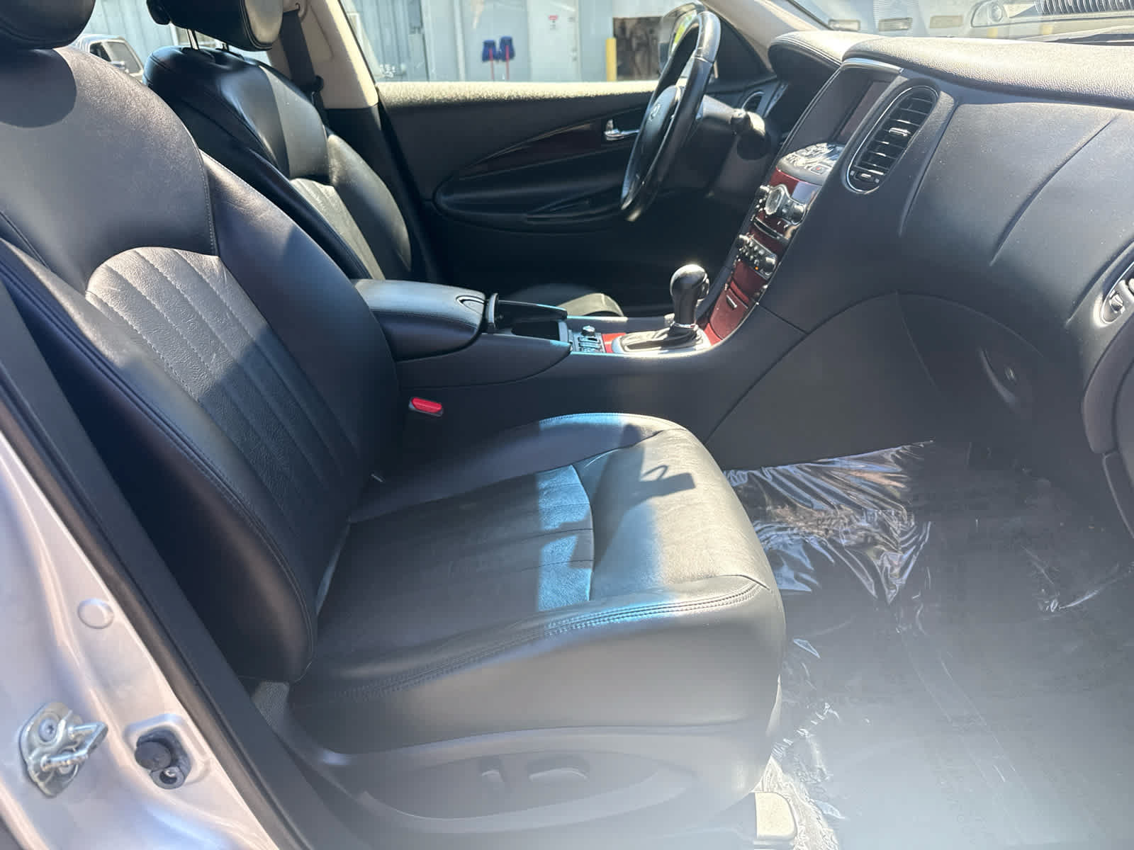 Used 2017 INFINITI QX50 AWD w/ Deluxe Touring Package image 12