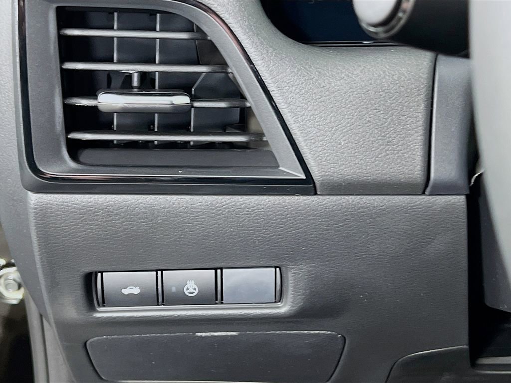 New 2026 Nissan Sentra SV FWD image 9
