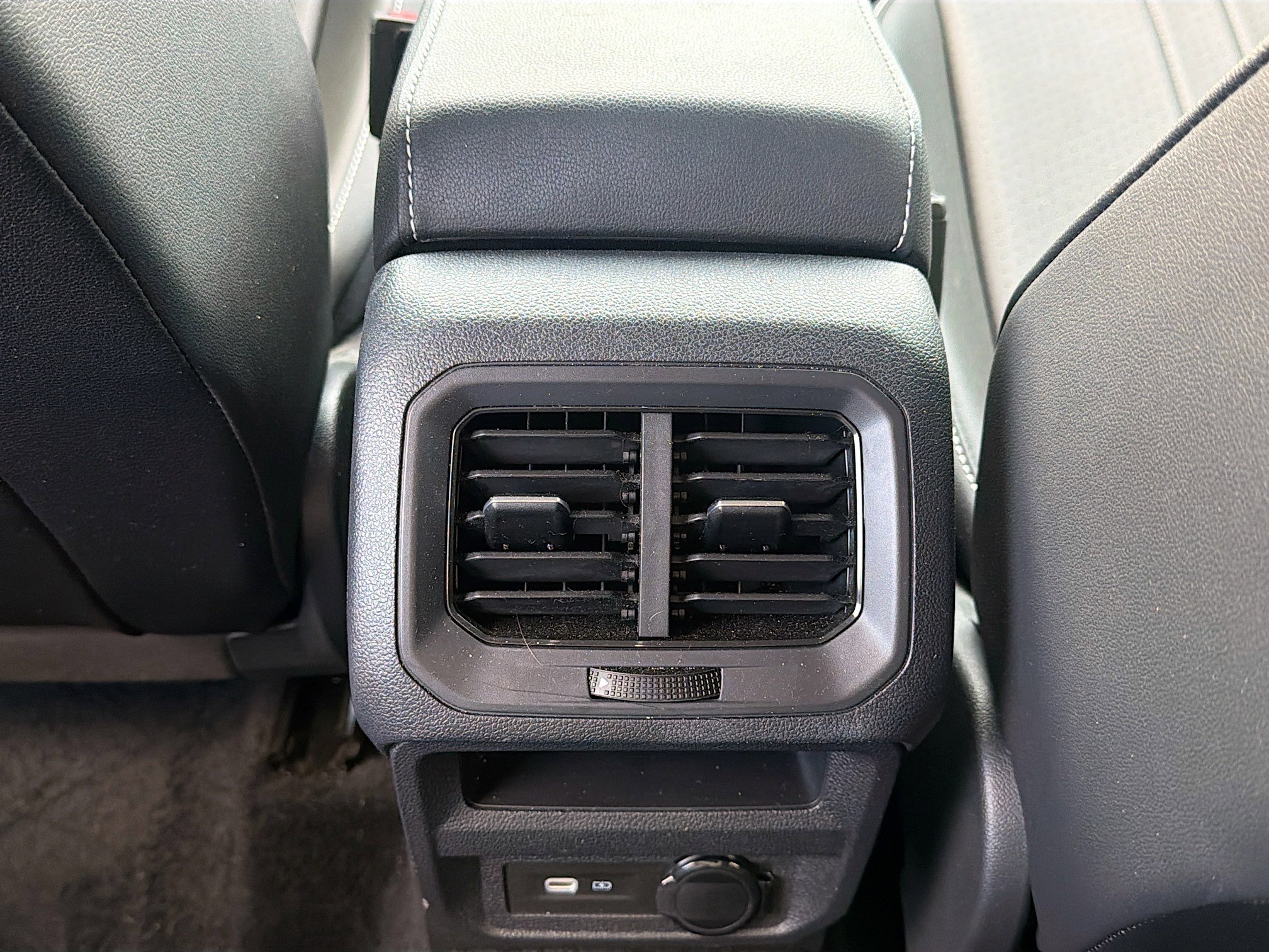 Used 2023 Volkswagen Tiguan SE image 18