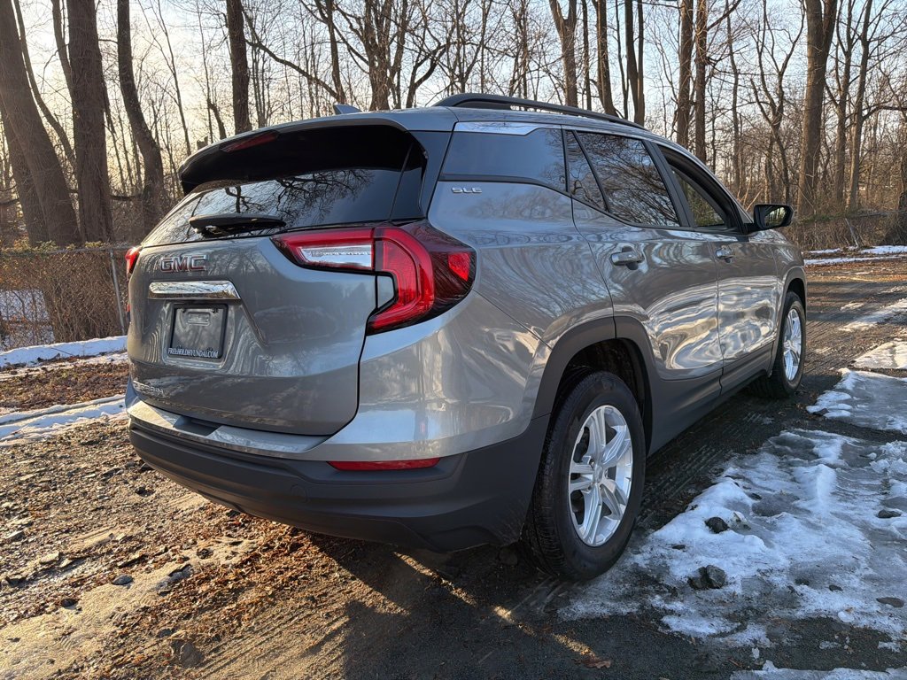 Used 2023 GMC Terrain SLE w/ Driver Convenience Package image 3