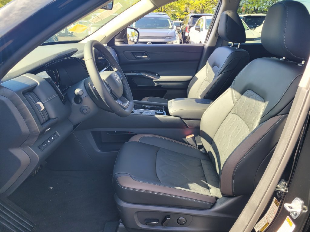 New 2026 Nissan Pathfinder Platinum AWD/4WD image 15