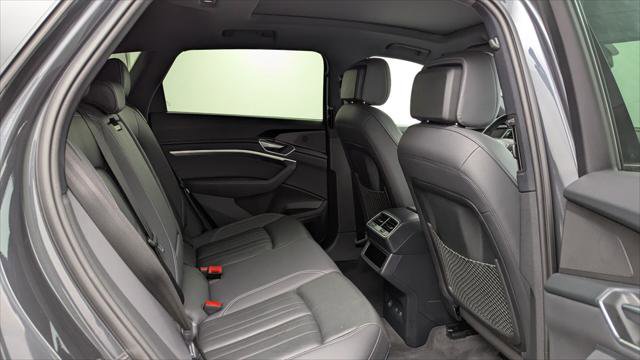 Used 2022 Audi e-tron Premium Plus w/ Premium Plus Package image 16