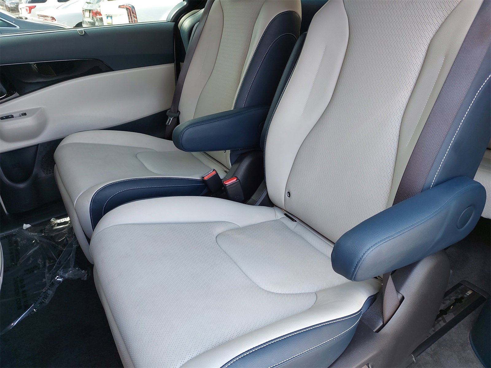 Certified 2025 Kia Carnival SX Prestige image 16