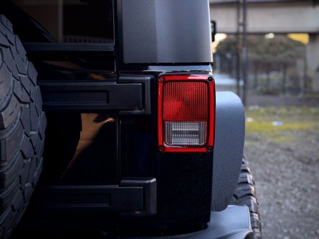 Used 2010 Jeep Wrangler Unlimited Islander image 14