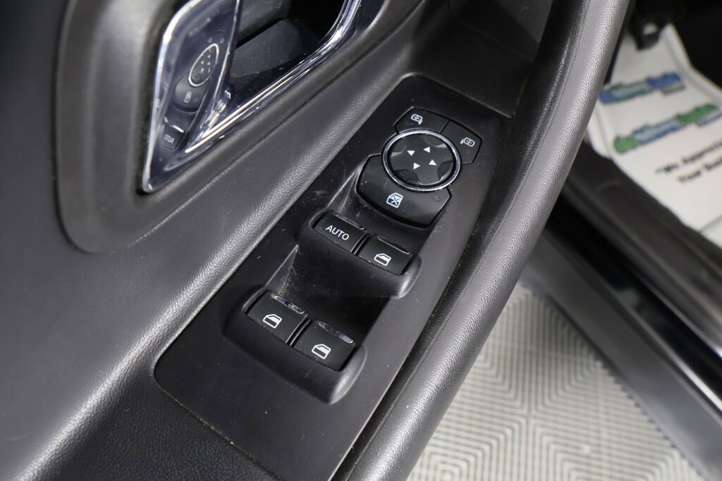Used 2017 Ford Taurus SEL image 31