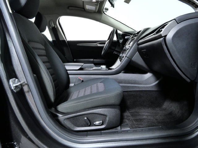 Certified 2017 Ford Fusion SE FWD image 11