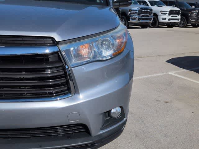 Used 2016 Toyota Highlander Plus AWD/4WD image 11