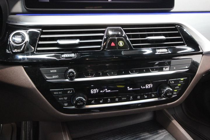 Used 2023 BMW M550i xDrive w/ Executive Package image 36